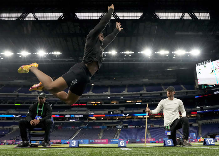 Former Tennessee Volunteers RB Jaylen Wright doing the broad jump at the 2024 NFL Combine. (Photo by Kirby Lee of USA Today Sports)